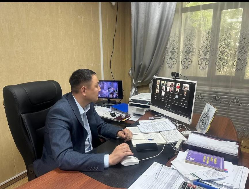 Аудандық білім бөлімінің басшысы мектеп директорларымен онлайн жиналыс өткізді