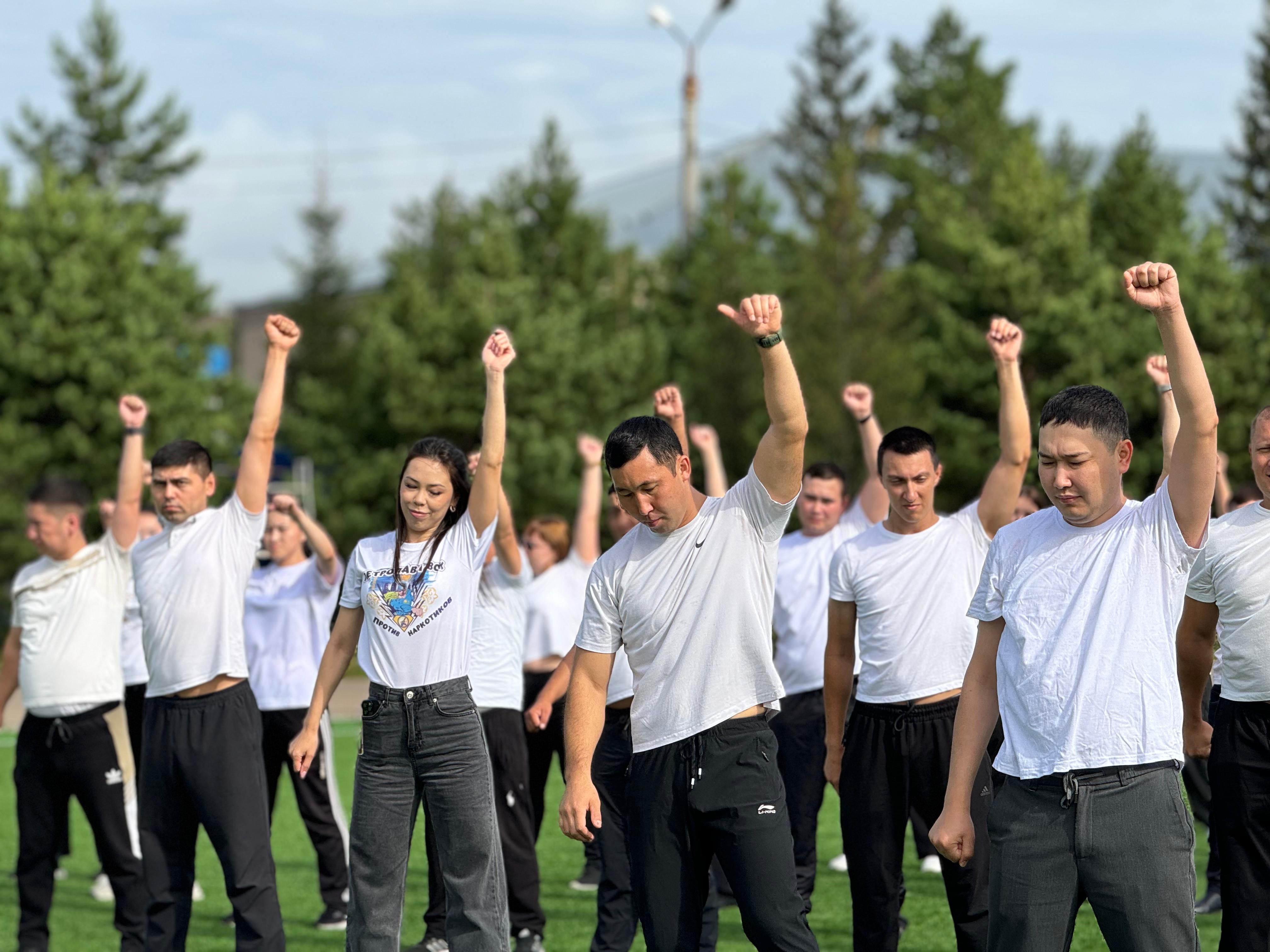 Полицейлер Спорт күнін таңғы жаттығумен қарсы алды