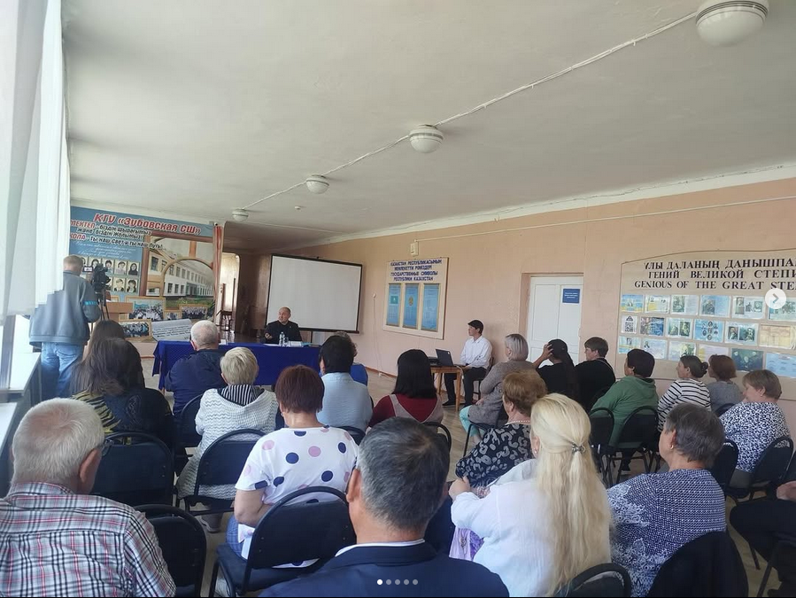 2025 жылдың 14 тамызында Зубовск кентінде тұрғындармен кездесуі өтті.