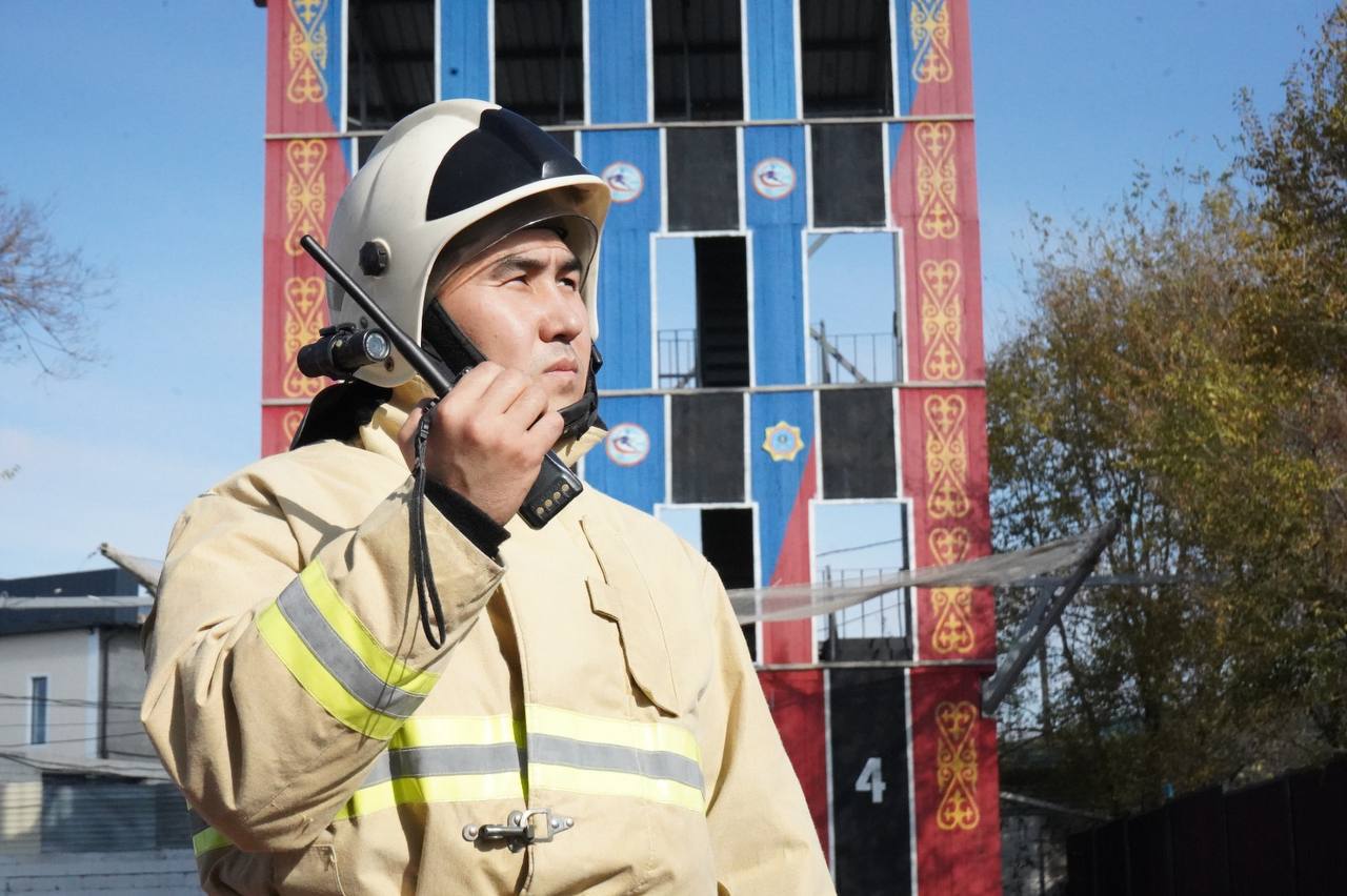 Біздің батырлар: өрт сөндіруші Арман Сарыбаев
