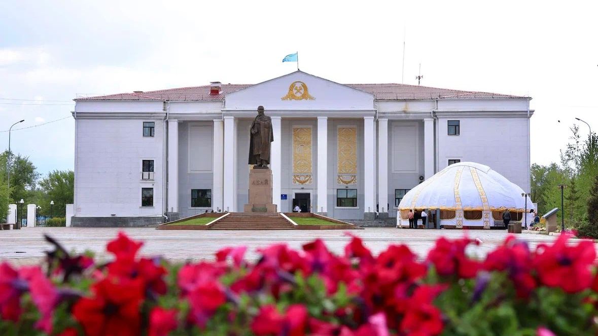 Абайда үйлердің қасбеттері мен аулалары жөнделіп жатыр