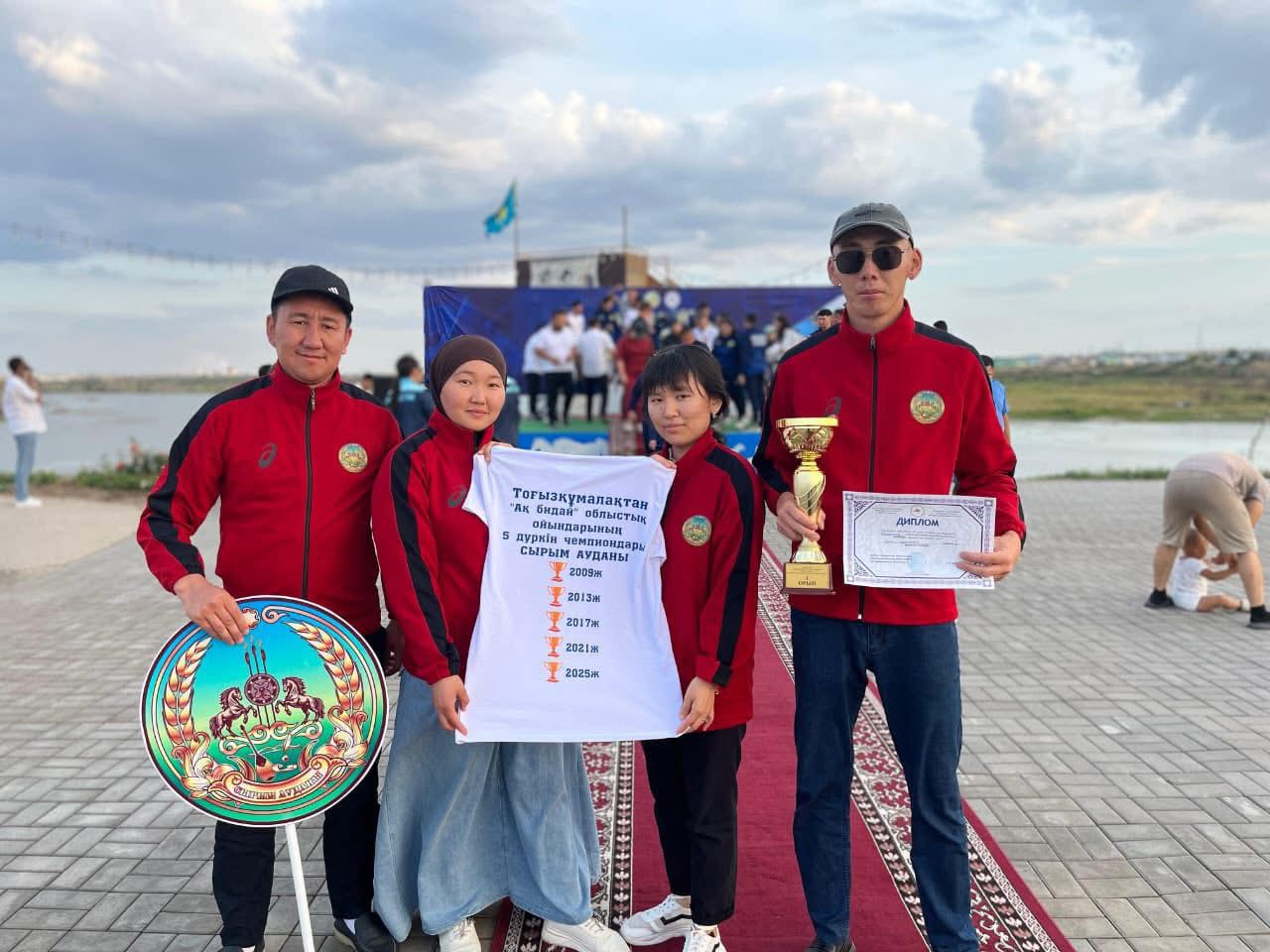 БЕС ДҮРКІН ЧЕМПИОН