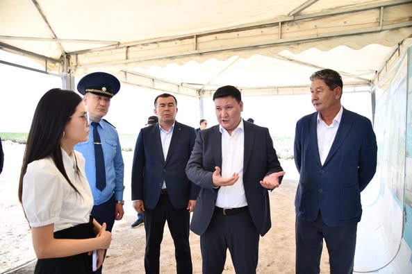 ТҮРКІСТАН: ОБЛЫС ӘКІМІНІҢ ОРЫНБАСАРЫ ОТЫРАРДАҒЫ КӘСІПОРЫНДАРДЫ АРАЛАДЫ