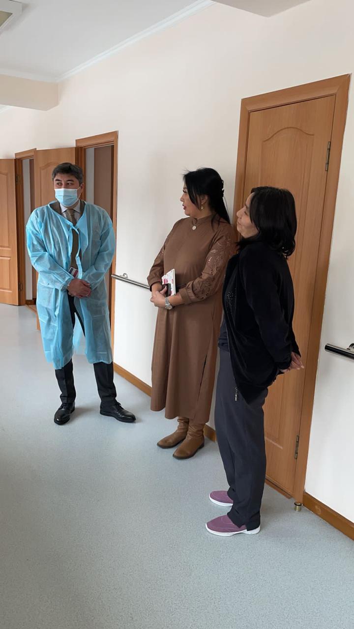 Алматы қаласы бойынша адам құқықтары жөніндегі уәкілдің өкілі Қ. Малдыбаев "Парасат "әлеуметтік қызметтер орталығы" КММ медициналық-әлеуметтік мекемесінде болып, мүмкіндігі шектеулі балаларға және психоневрологиялық сипаттағы түрлі аурулары бар 18 жастан асқан адамдарға арнаулы әлеуметтік қызметтер көрсетуге және оңалту көмегін көрсетуге арналған мекемесіне барды.