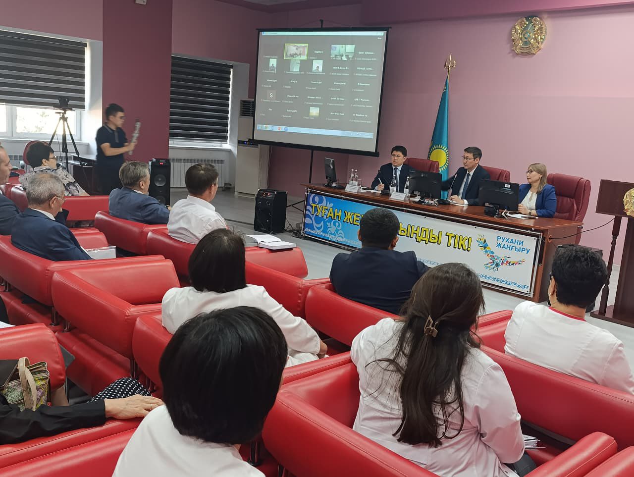 Бірінші вице-министр Жамбыл облысына МӘМС туралы заңдағы өзекті өзгерістерді түсіндіру үшін келді