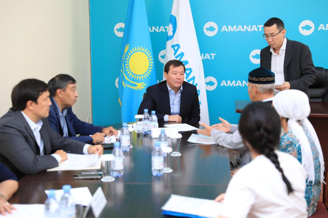 Асхат Шахаров азаматтардың жеке мәселелерін қарады