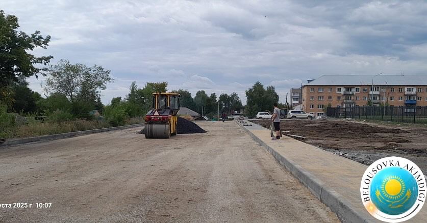 Кентте аумақты абаттандыру жұмыстары жалғасуда