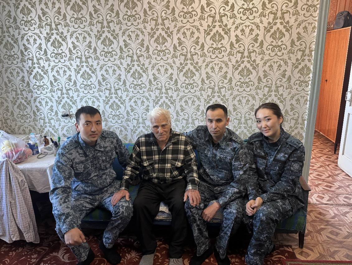 Абай облысында ҚАЖД қызметкерлері ҰОС ардагеріне құрмет көрсетті.