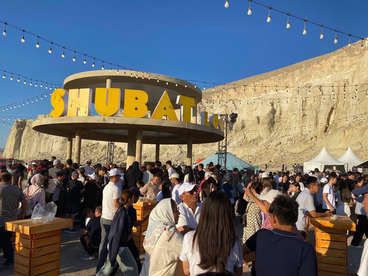 На фестивале «Ақ мая Fest» у подножия Айракты из шубата были приготовлены различные напитки