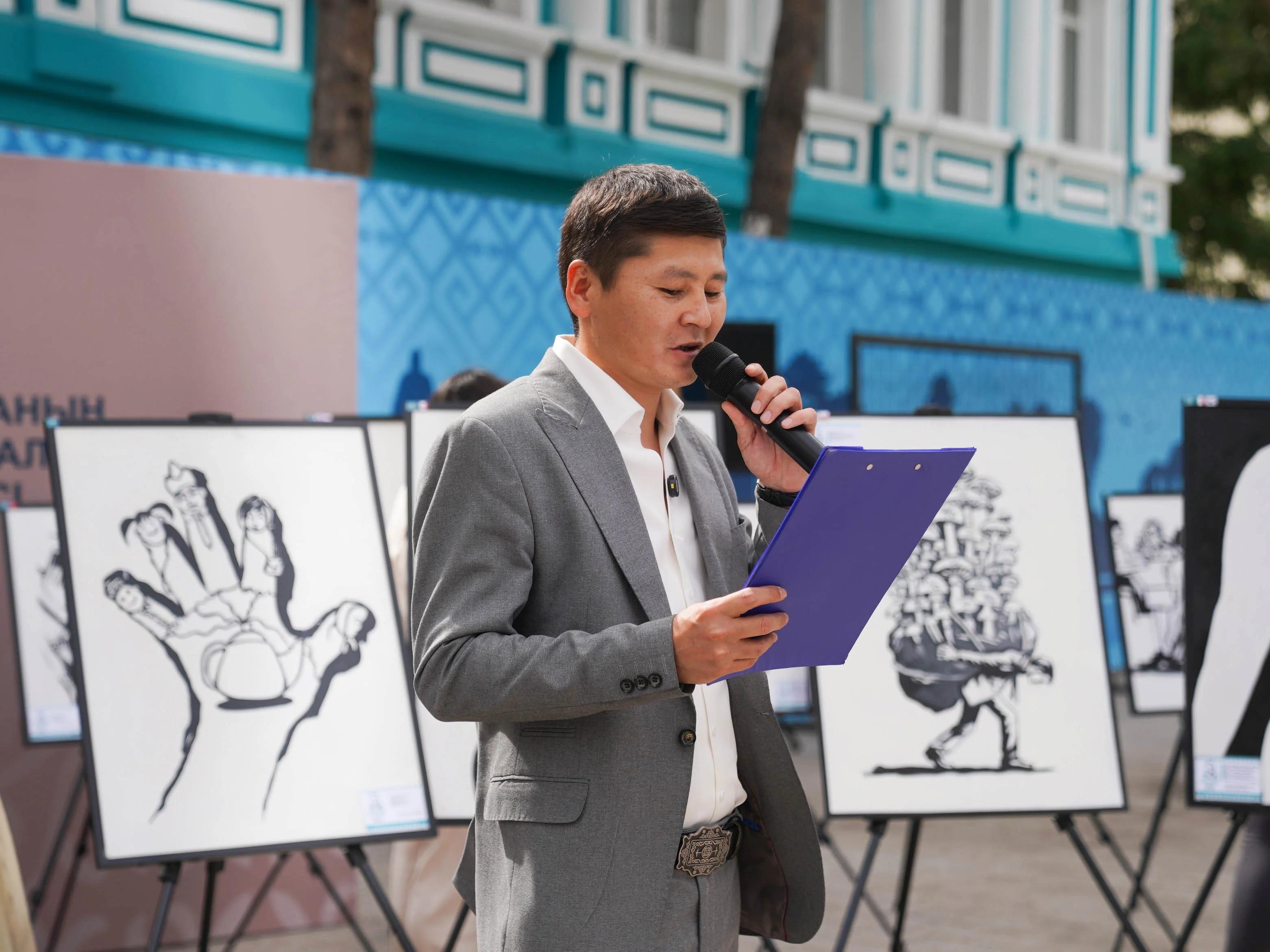 В Семее проходит выставка Аңсаған Мустафы, посвящённая Абаю