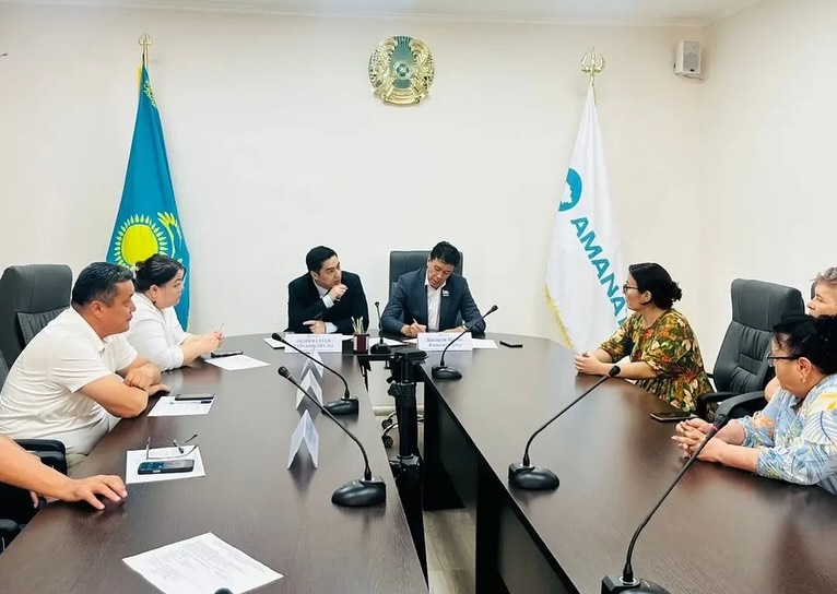 КЕНТАУДА ПАРЛАМЕНТ МӘЖІЛІСІНІҢ ДЕПУТАТЫ ҚОҒАМДЫҚ ҚАБЫЛДАУ ӨТКІЗДІ