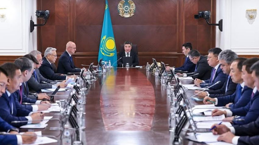 Премьер-министр теміржол саласын цифрландыру кезінде тұтас тәсілді жүзеге асыруды тапсырды