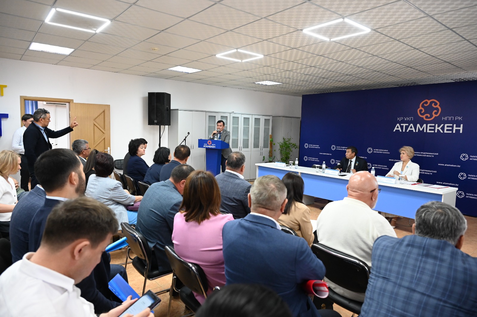 Шағын және орта бизнесті дамытудың өзекті мәселелері және оларды шешу жолдары.