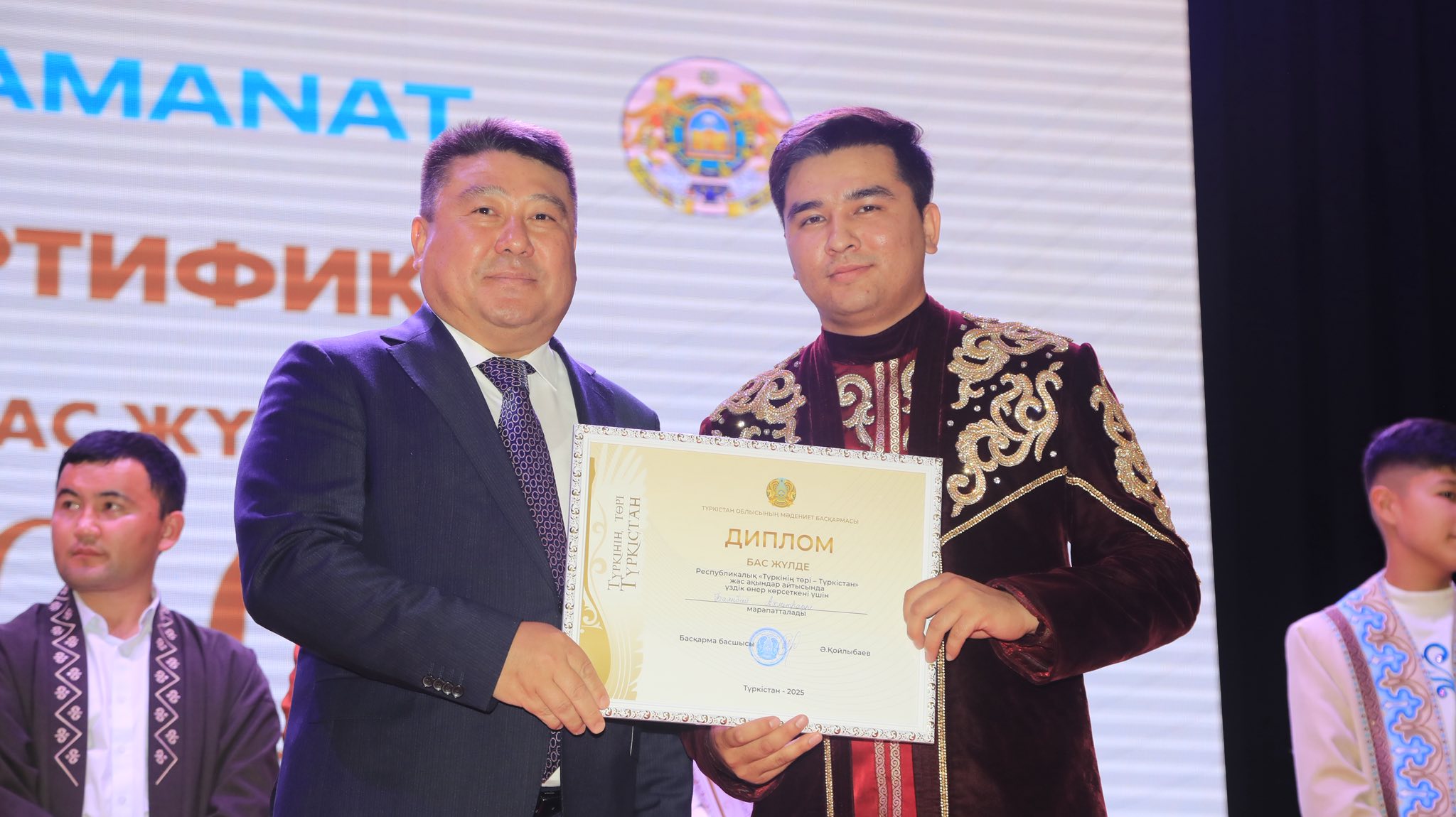 «ТҮРКІНІҢ ТӨРІ – ТҮРКІСТАН» РЕСПУБЛИКАЛЫҚ ЖАС АҚЫНДАР АЙТЫСЫ ӨЗ МӘРЕСІНЕ ЖЕТТІ