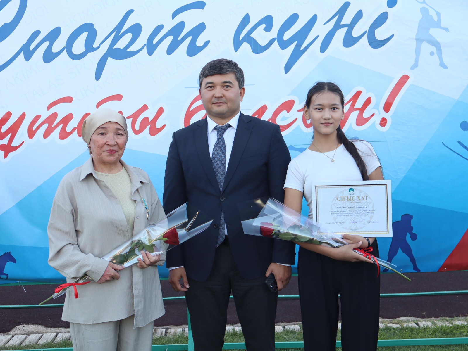 СПОРТШЫЛАРҒА  ҚҰРМЕТ  КӨРСЕТІЛДІ