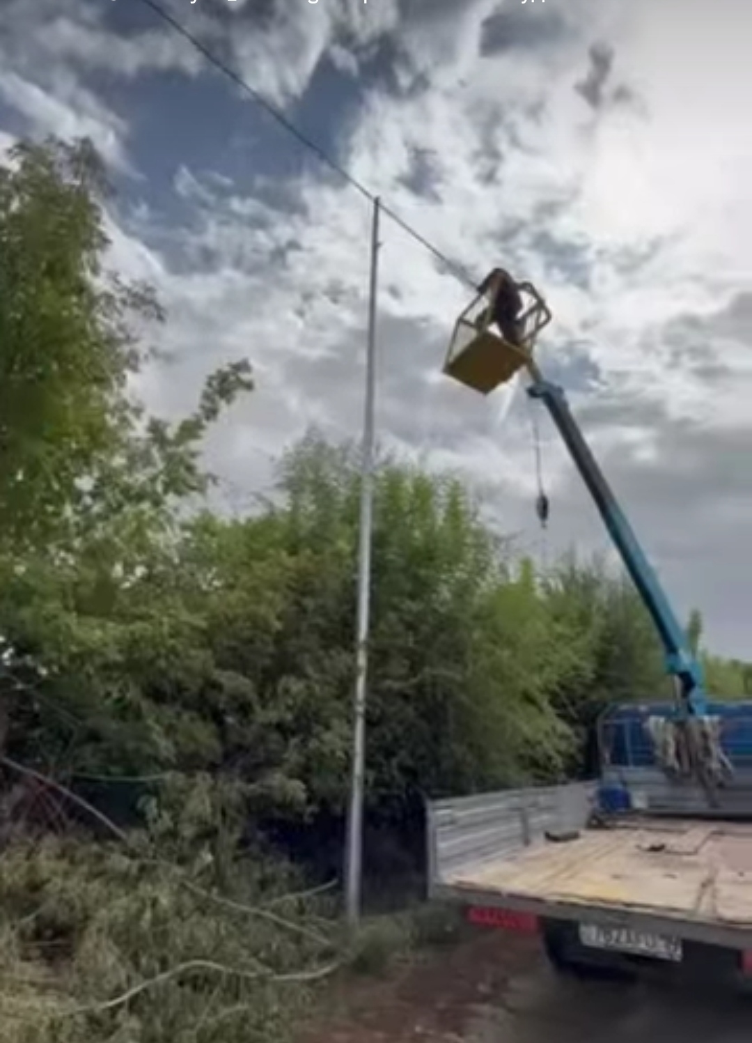 Төлеңгіт ауылдық округіне қарасты Екпінді ауылында  жаңа жарық шамдар орнатылды.
