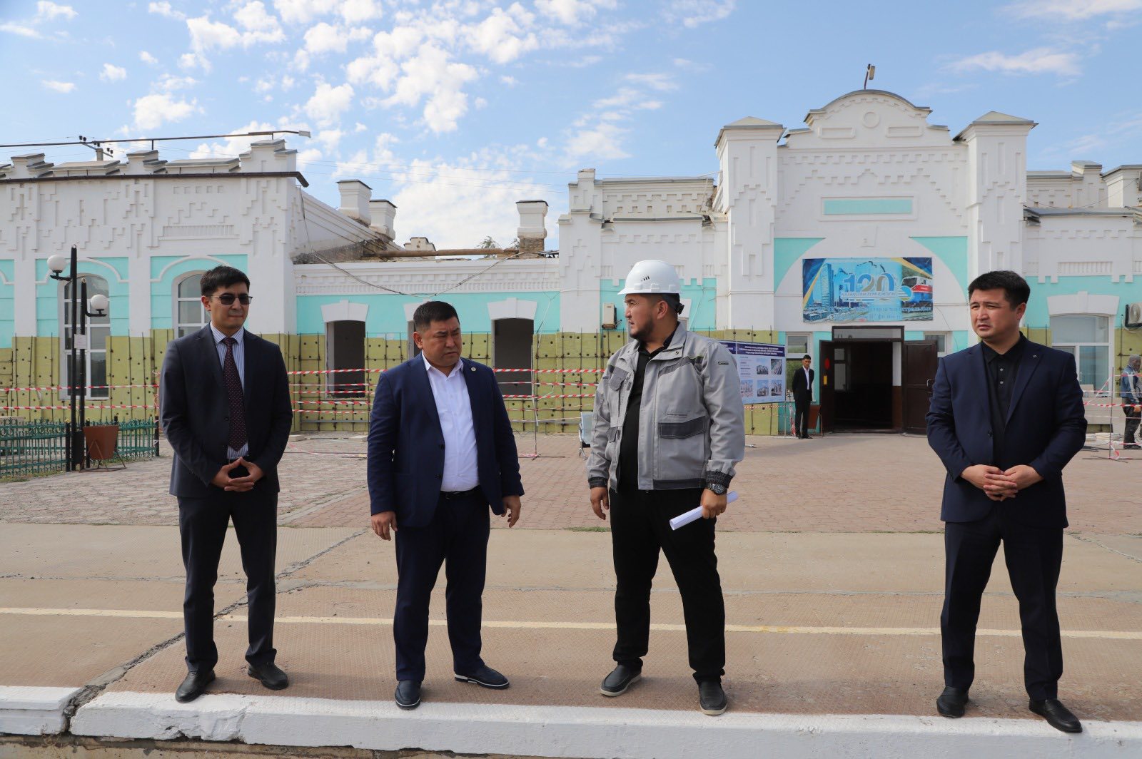 Аудан әкімі құрылыс жұмыстарының барысымен танысты