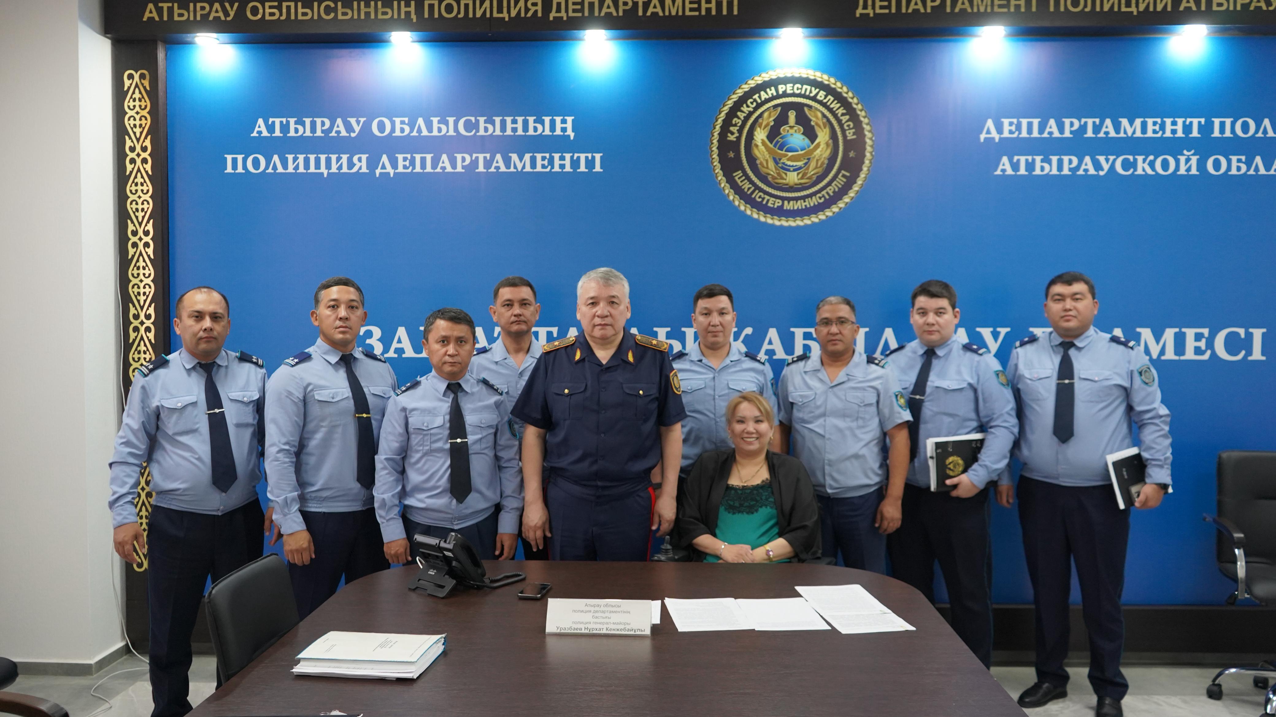 В Атырау главный полицейский провёл личный приём граждан и подписал меморандум