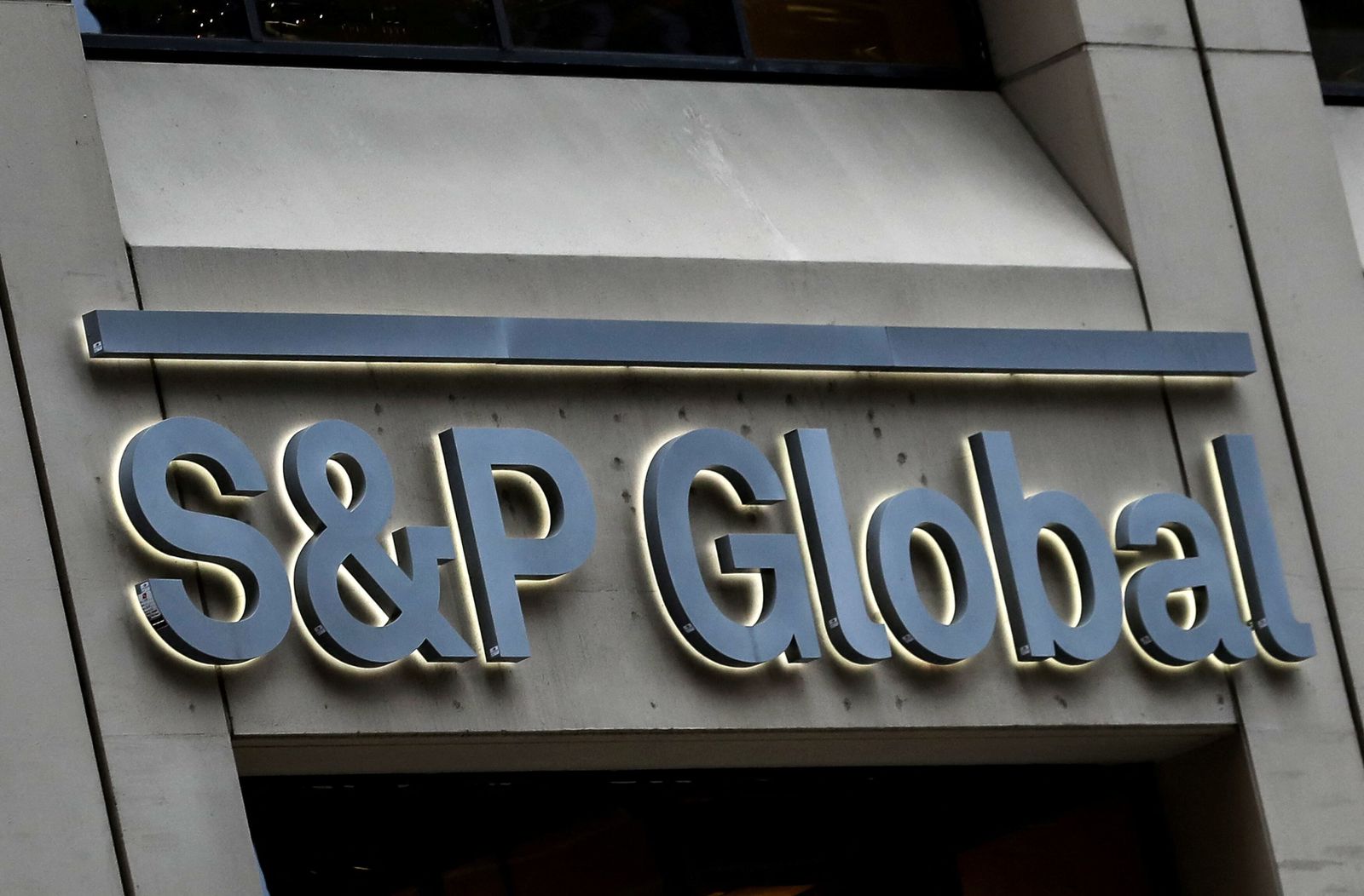 Международное рейтинговое агентство S&P  улучшило прогноз Республики Казахстан со стабильного на позитивный, подтвердив рейтинг на уровне «BBB-»