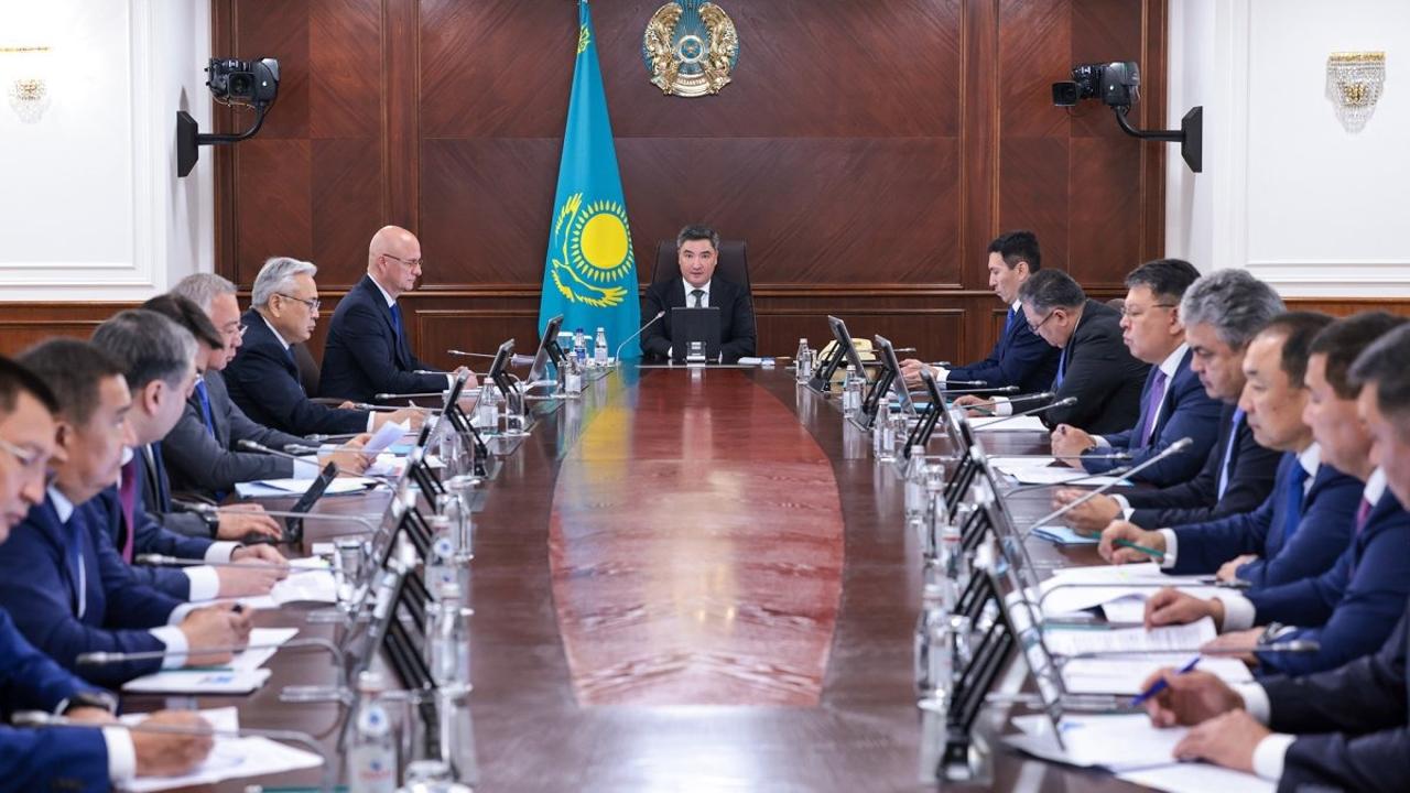 Премьер-министр теміржол саласын цифрландыру кезінде тұтас тәсілді жүзеге асыруды тапсырды