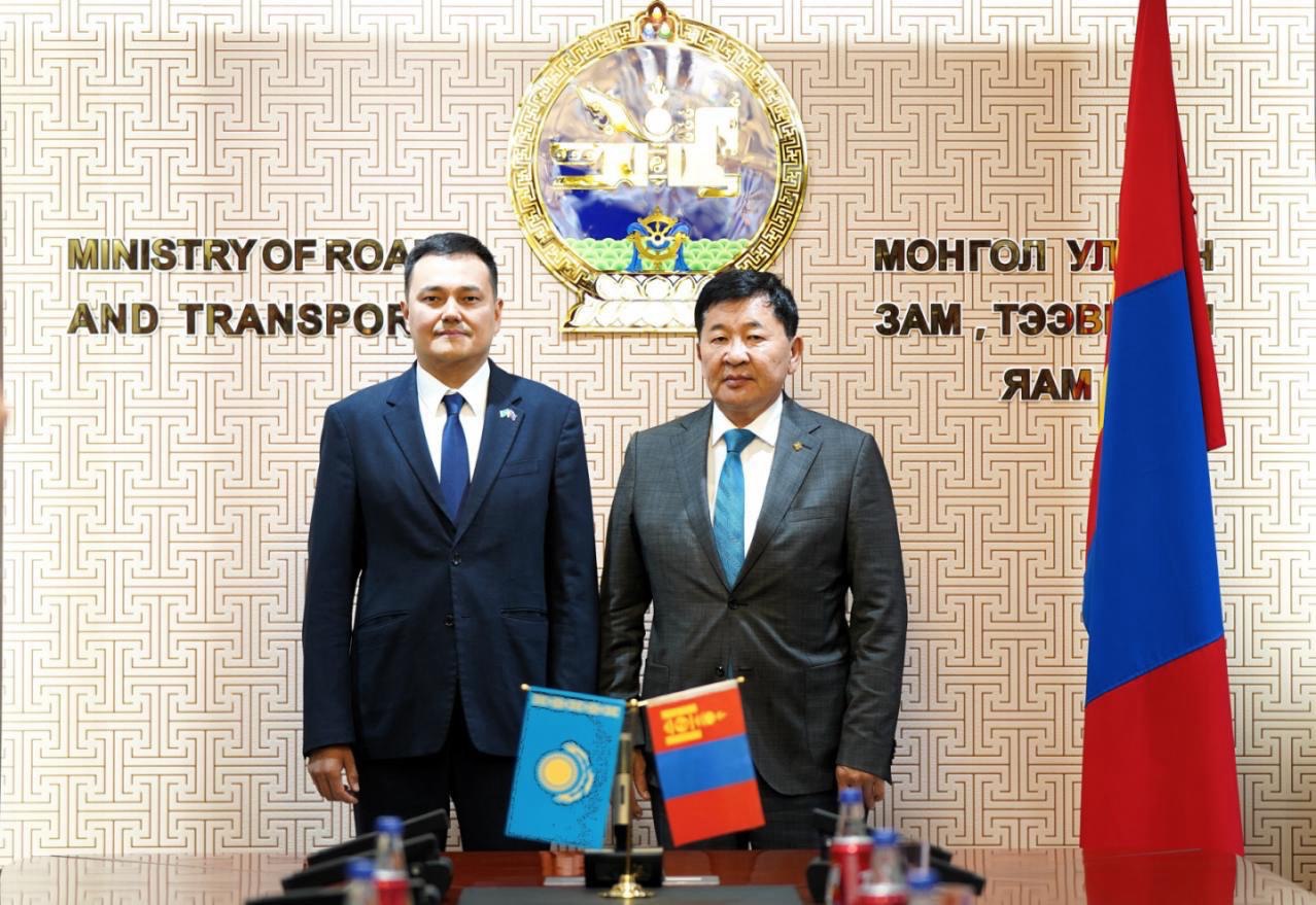 Қазақстан Республикасының Моңғолиядағы Елшісі Алмас Сейтакыновтың Моңғолияның Көлік және жолдар министрі Дэлгэрсайхан Борхумен келіссөздері туралы