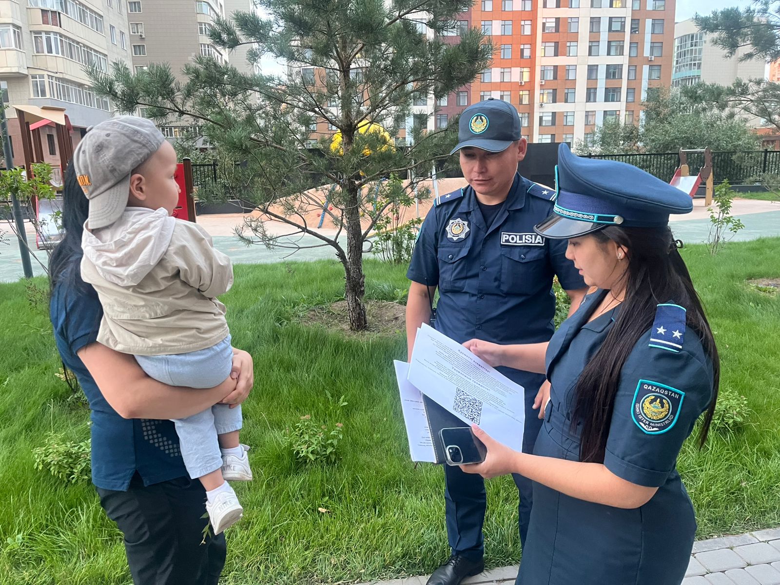Полицейские провели встречи с жителями столичных ЖК по вопросам общественной безопасности