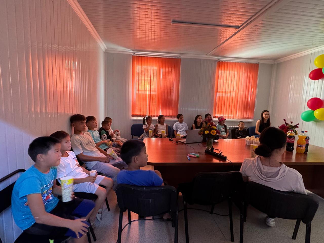 Жастар арасындағы құқықтық мәдениет деңгейін арттыру мақсатында Жағатал ауылдық округінде ауыл жастарының қатысуымен танымдық кино көрсетілім ұйымдастырылды.