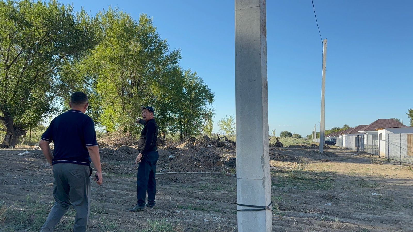 Жағатал ауылдық округінің әкімі Тұрлыбеков Қайрат Берікбайұлы Қазақстан ауылындағы салынып жатқан 11 тұрғын үйдің құрылыс барысымен арнайы барып танысты.