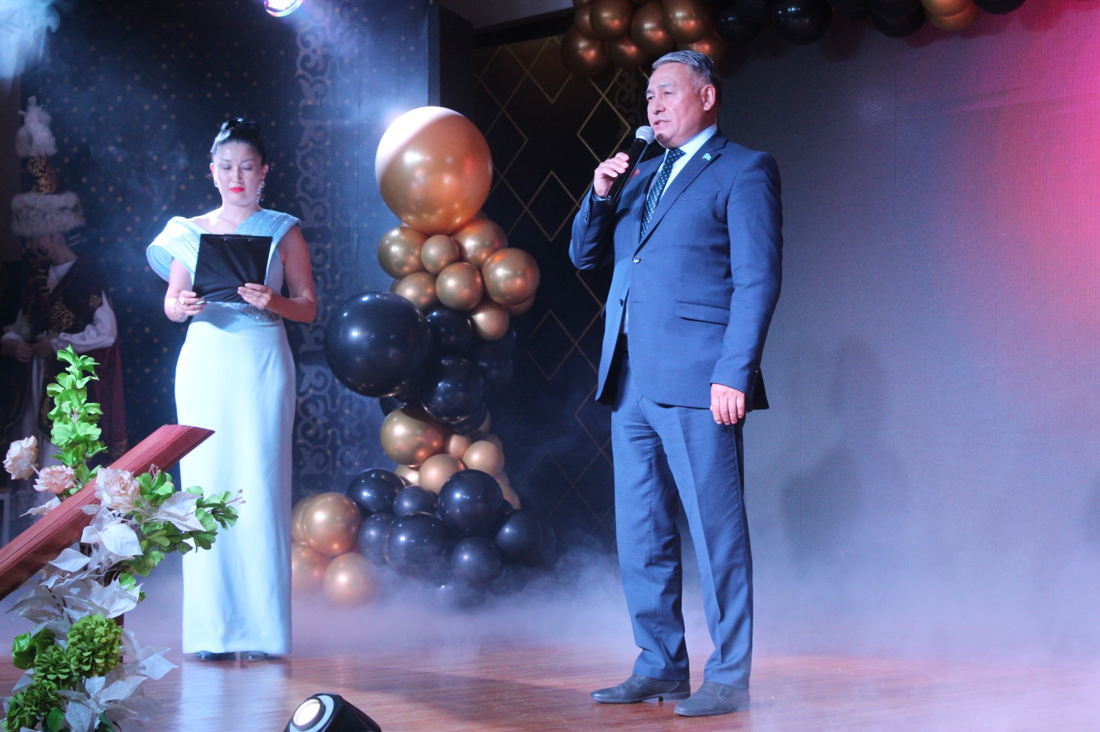 Екібастұз қалалық мәслихатының төрағасы «Богатырь Көмір» ЖШС қызметкерлерін Шахтер күнімен құттықтап, марапаттар табыс етті.