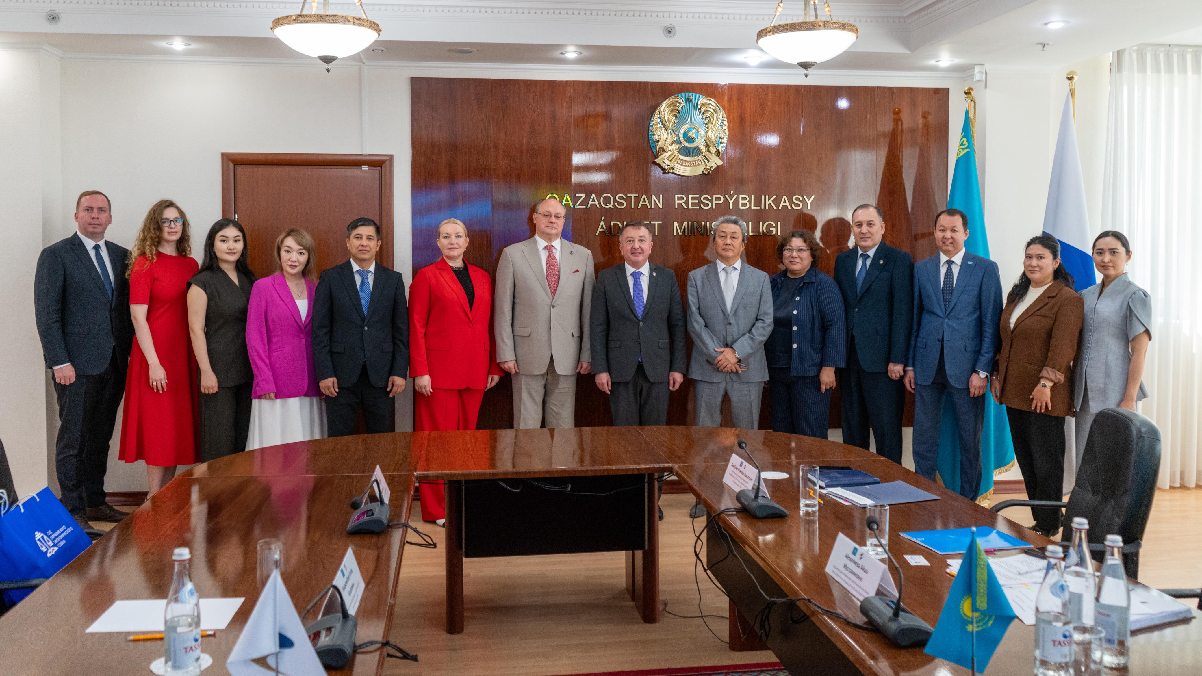 ҚР Әділет министрі Ерлан Сәрсембаев Еуразиялық экономикалық одағы (ЕАЭО) Сотының делегациясымен кездесті