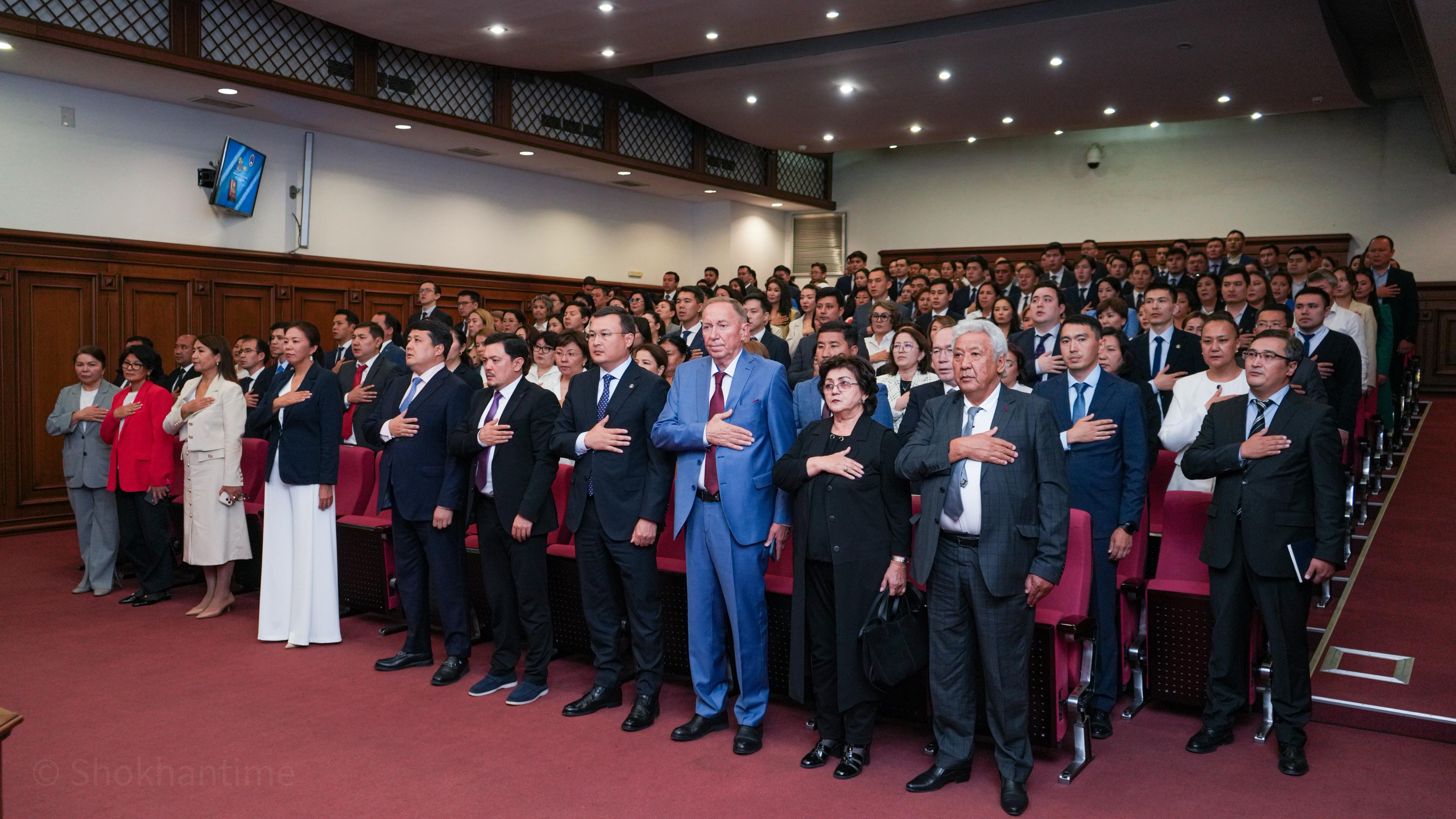 ҚР Әділет министрі Ерлан Сәрсембаев Әділет органдарының қызметкерлерін Қазақстан Республикасының Конституциясы күні мерекесімен құттықтады