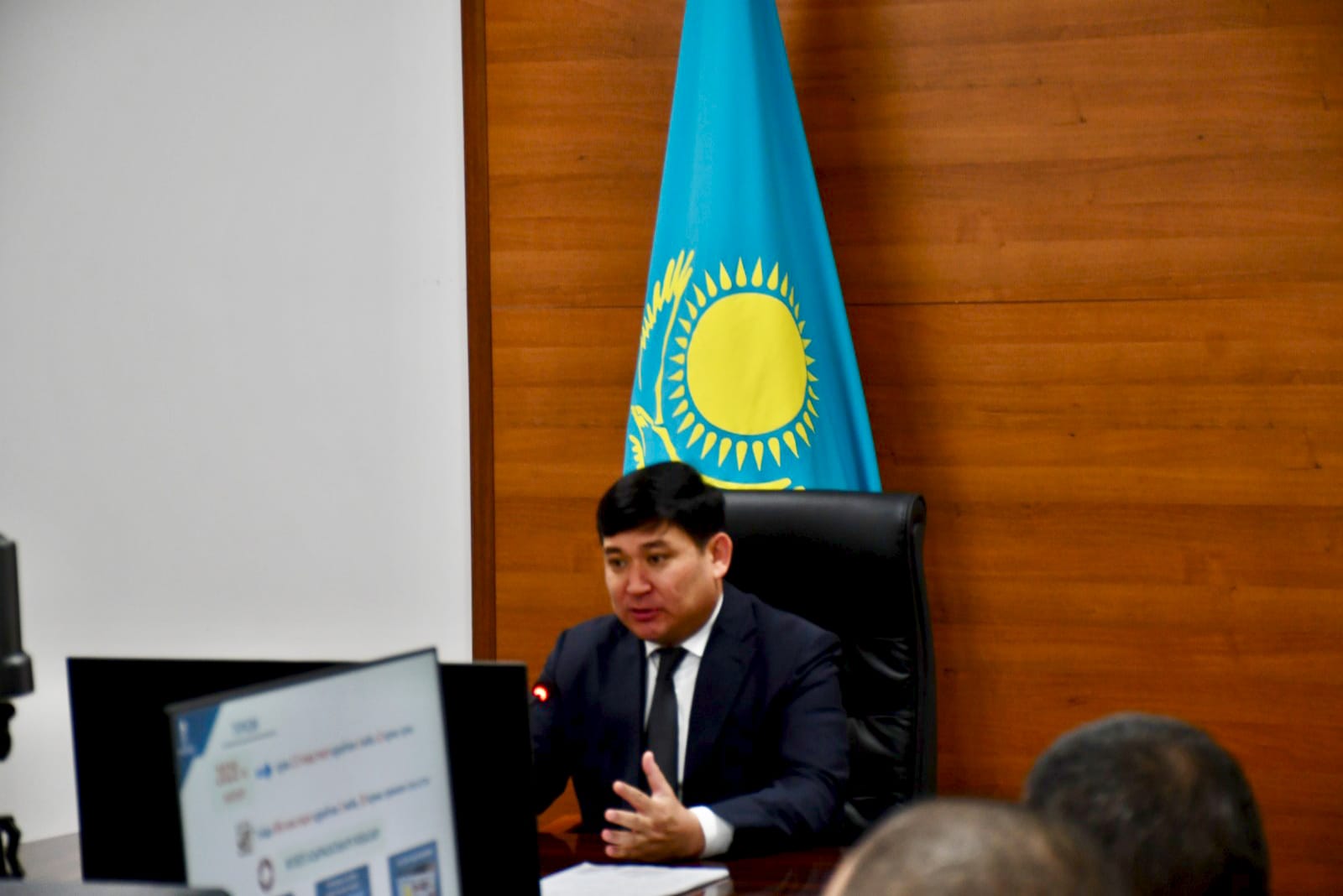 АУДАН ӘКІМІ ҚОҒАМДЫҚ КЕҢЕС МҮШЕЛЕРІМЕН КЕЗДЕСТІ