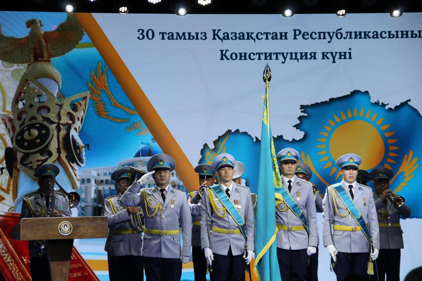 В СКО ко Дню Конституции поощрили маму полицейского,  спасшего утопающих