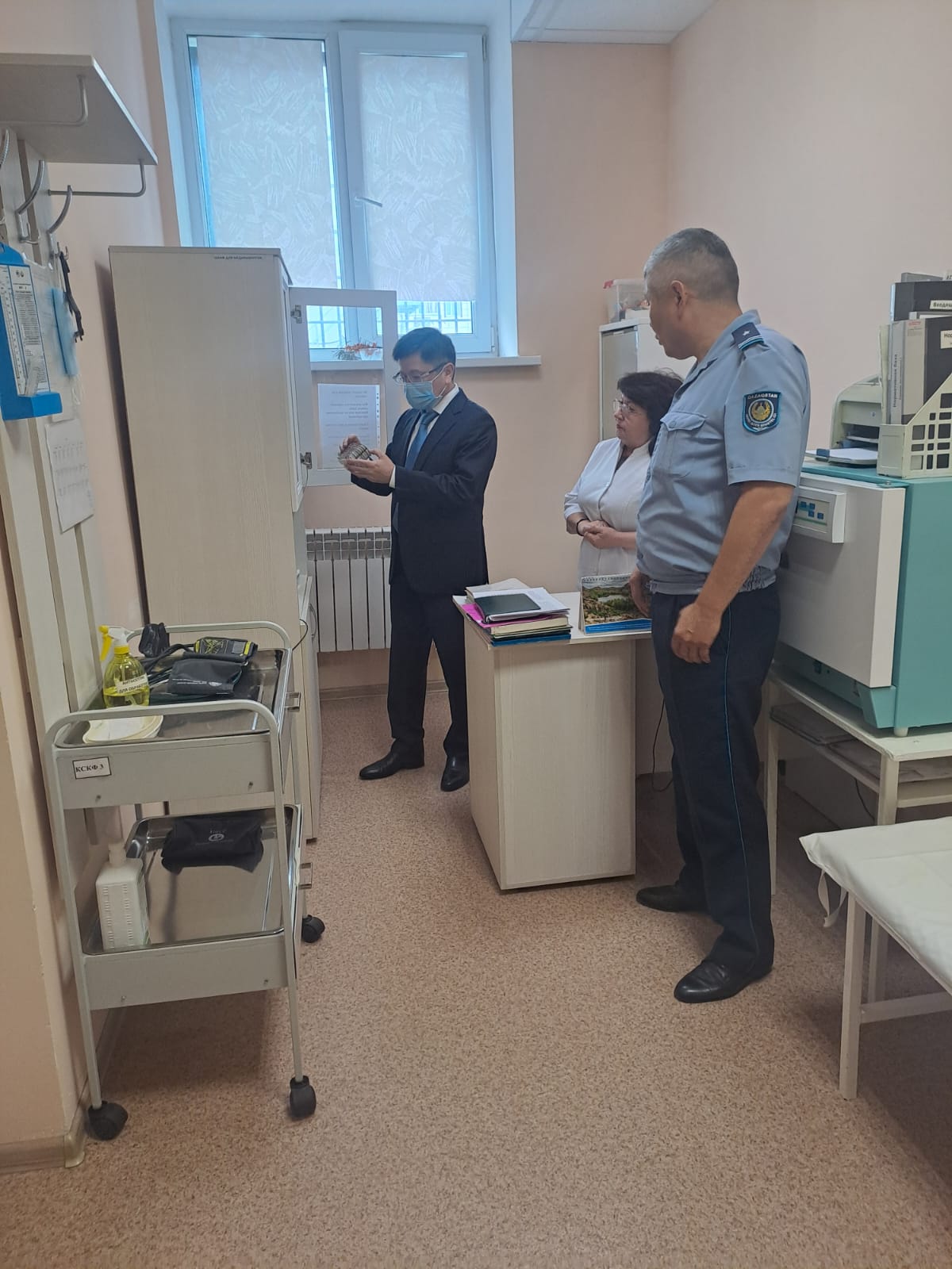 Өкіл уақытша ұстау изоляторларына барды
