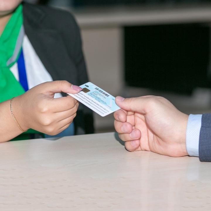 Атырауда 16 жасқа толған жасөспірімдерге алғашқы жеке куәліктер тапсырылды