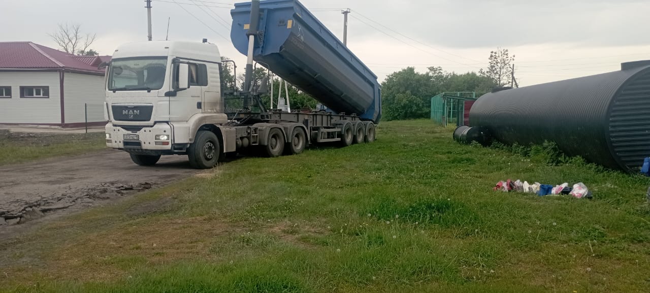 В селе Пресноредуть идет средний ремонт улиц, Целинная, Центральная, Воропаева и Озерная