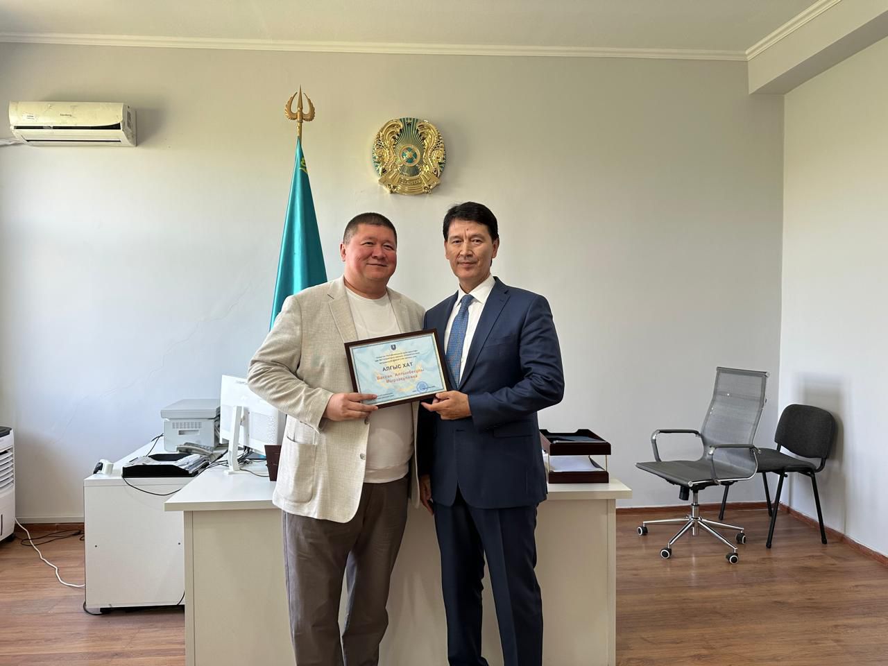 Адам құқықтары жөніндегі уәкілдің Шымкент қаласы бойынша өкілі Н.Абдезов адвокатты «Алғыс» хатпен марапаттады.