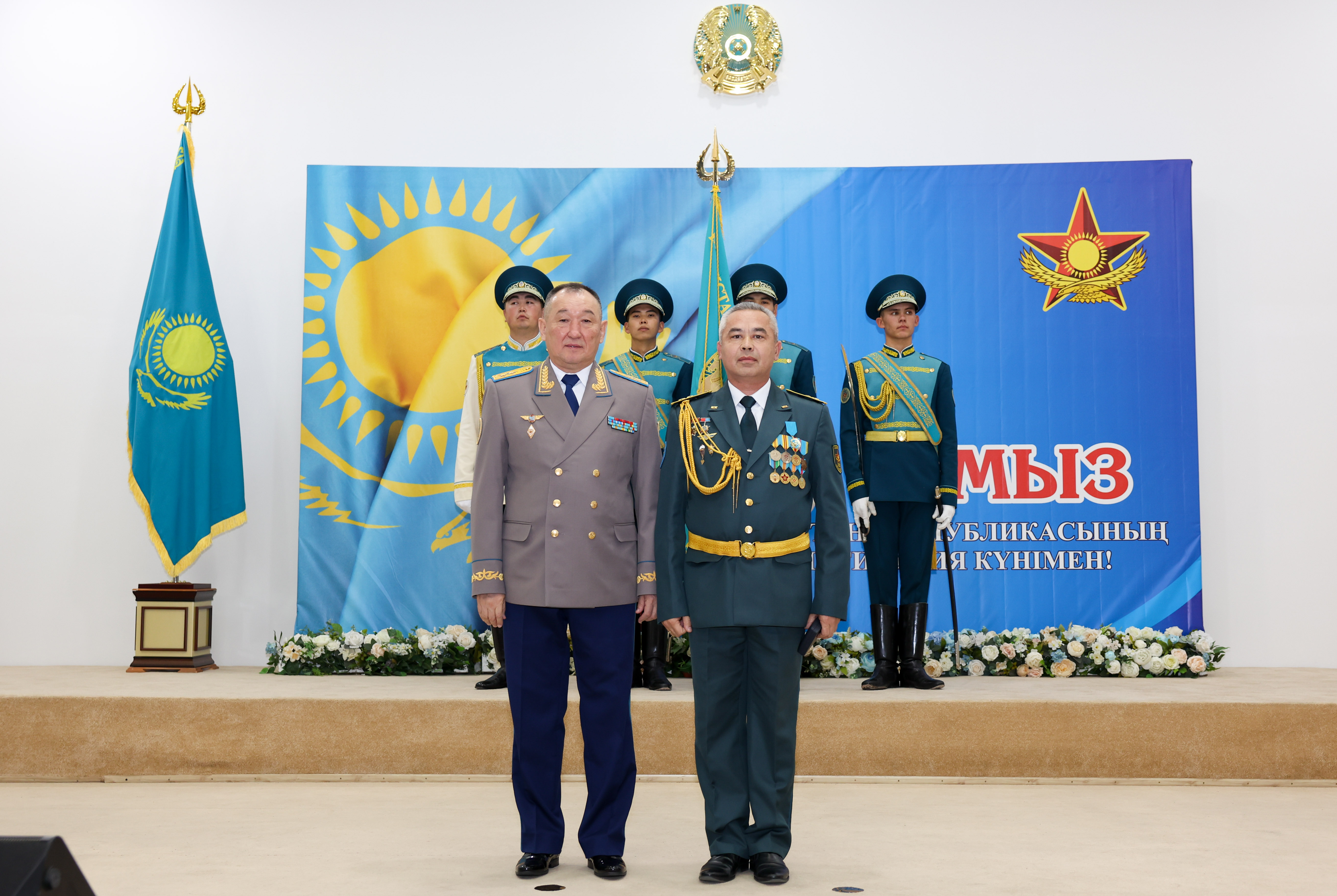Қорғаныс министрі Қарулы күштердің жеке құрамын Қазақстан Конституциясының 30 жылдығымен құттықтады