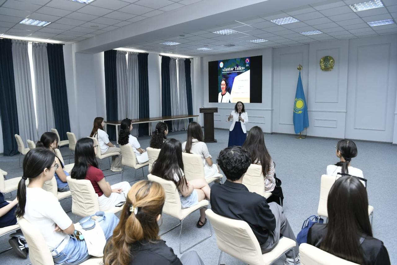 «Jastar Talks»: елордалық жастар үшін Конституция күні қарсаңында ерекше кездесу өтті
