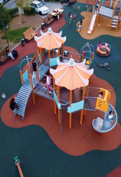 Алматының  Алатау ауданында балаларға арналған жаңа ойын алаңы ашылды