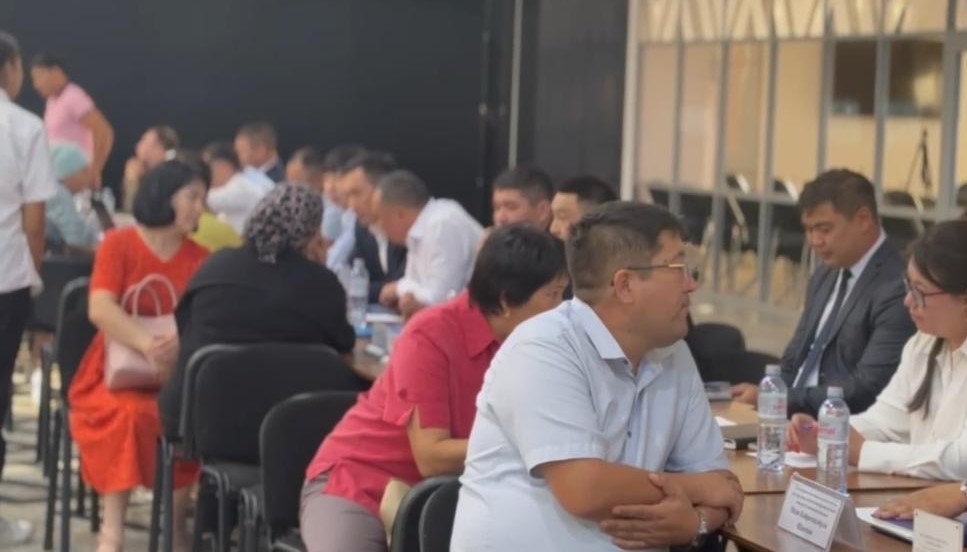 Жетісуда Ата Заңның 30 жылдығы аясында халыққа тегін заңгерлік кеңес беріліп, жасөспірімдерге жеке куәлік табысталды