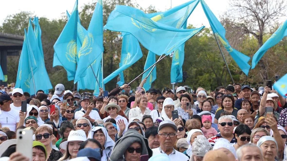 Конституцияға 30 жыл: мыңдаған қарағандылық патриоттар форумына жиналды