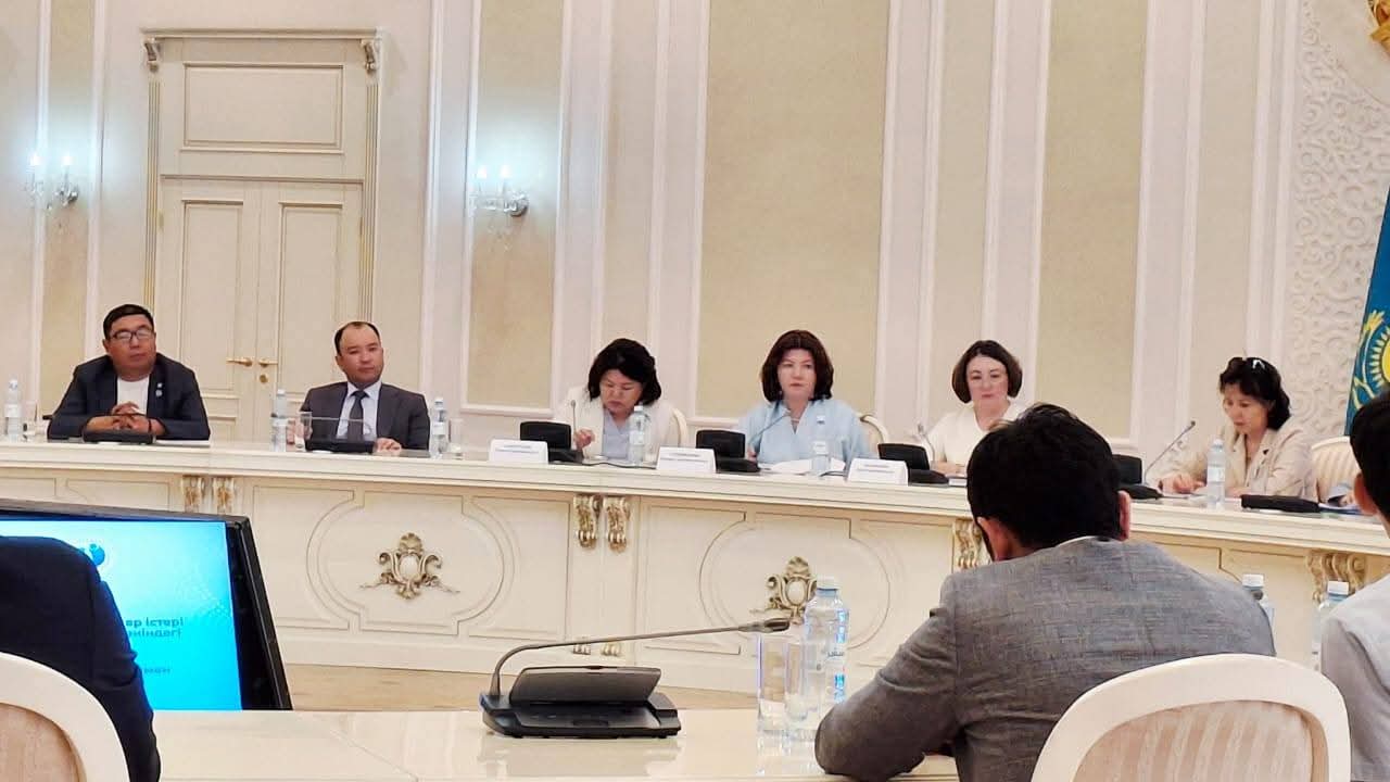 Өкіл Маңғыстау облысы әкімі жанындағы әйелдер істері және отбасылық-демографиялық саясат жөніндегі комиссияның отырысына қатысты