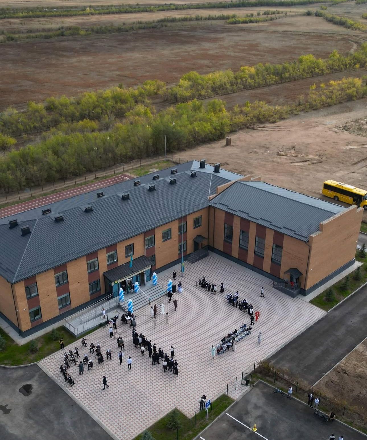 📍 В селе Бірлік Павлодарского района произошло знаковое событие — свои двери распахнула первая школа в истории села