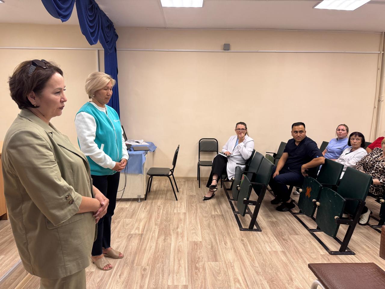 Депутат Сауле Сураганова провела прием врачей в Мамлютке