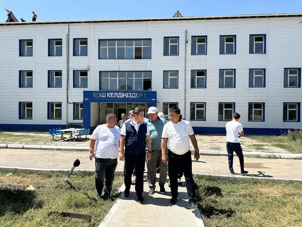 ТҮРКІСТАН: БӘЙДІБЕК АУДАНЫНДА ЖАҢҒЫРТУДАН ӨТІП ЖАТҚАН МЕКТЕПТЕРДІҢ ҚҰРЫЛЫС БАРЫСЫ ТЕКСЕРІЛДІ