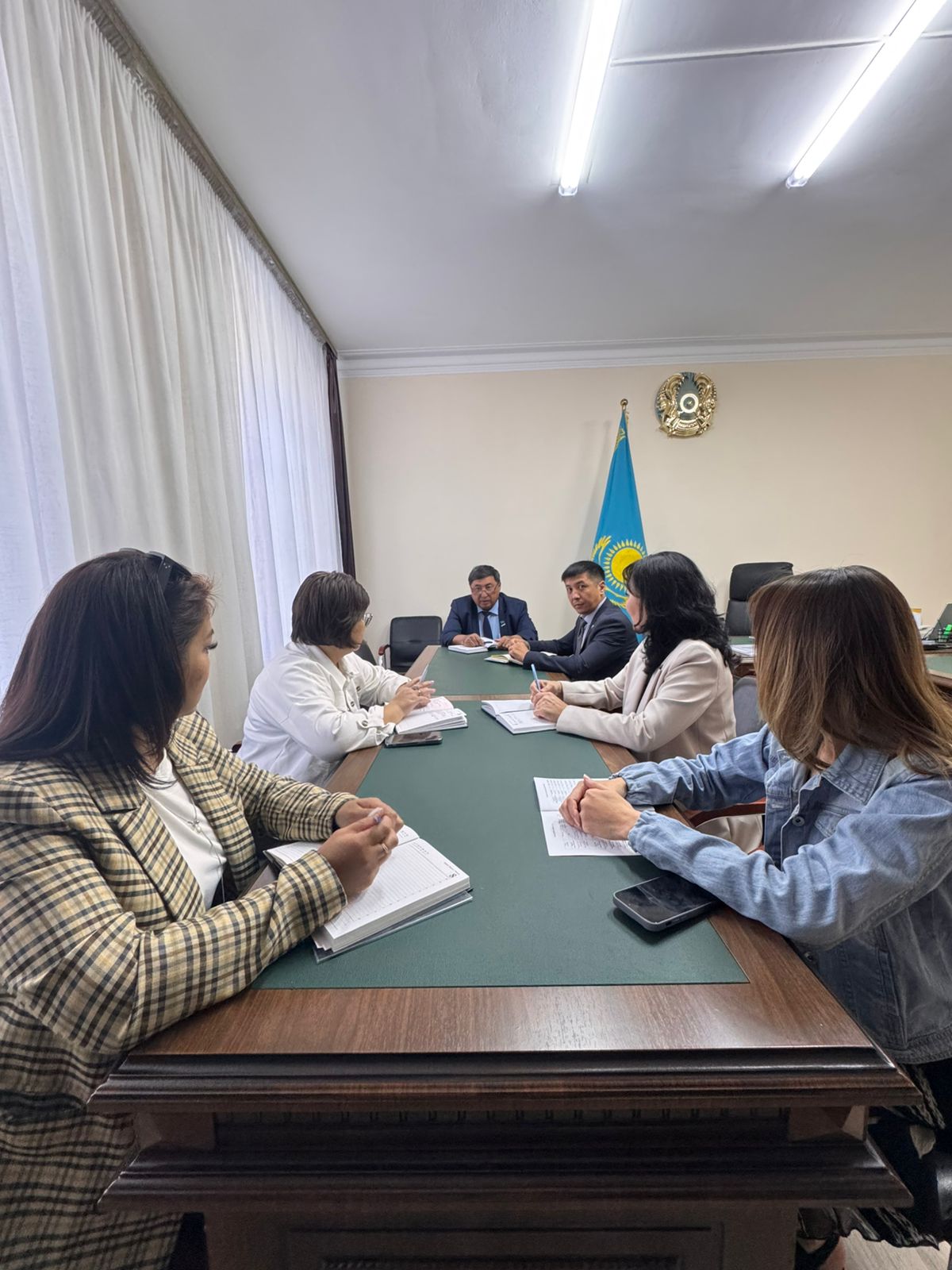 2025 жылғы 4 тамызда Еркен Заманбекұлы Сағандықов мәслихат аппараты ұжымымен алғашқы аппараттық жиналысын өткізді.