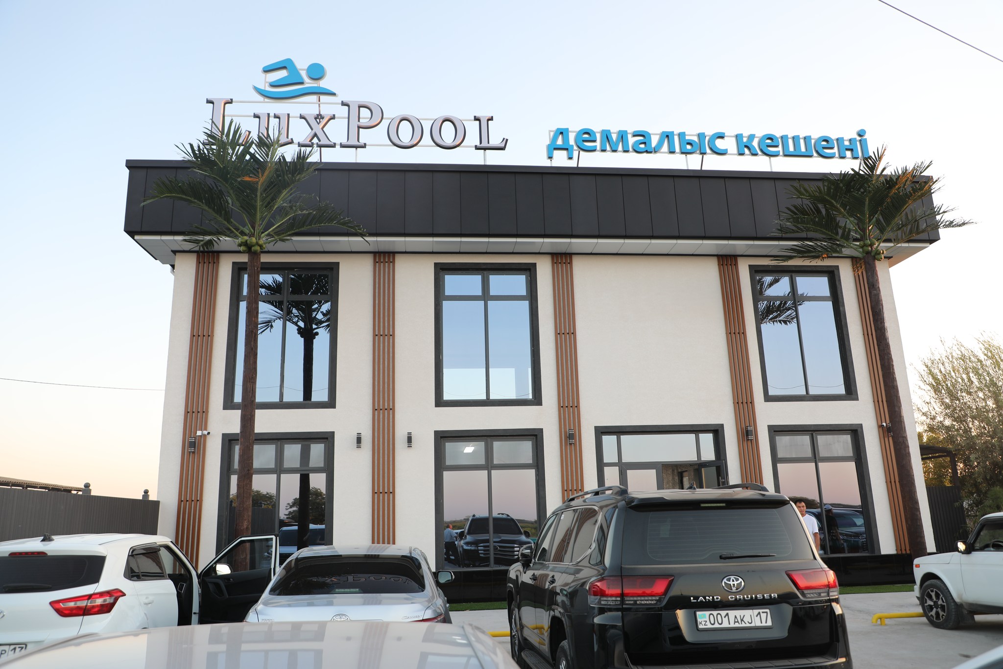 МАҚТААРАЛДА "LUXPOOL" ДЕМАЛЫС КЕШЕНІ ТҰРҒЫНДАРҒА ЕСІГІН АЙҚАРА АШТЫ