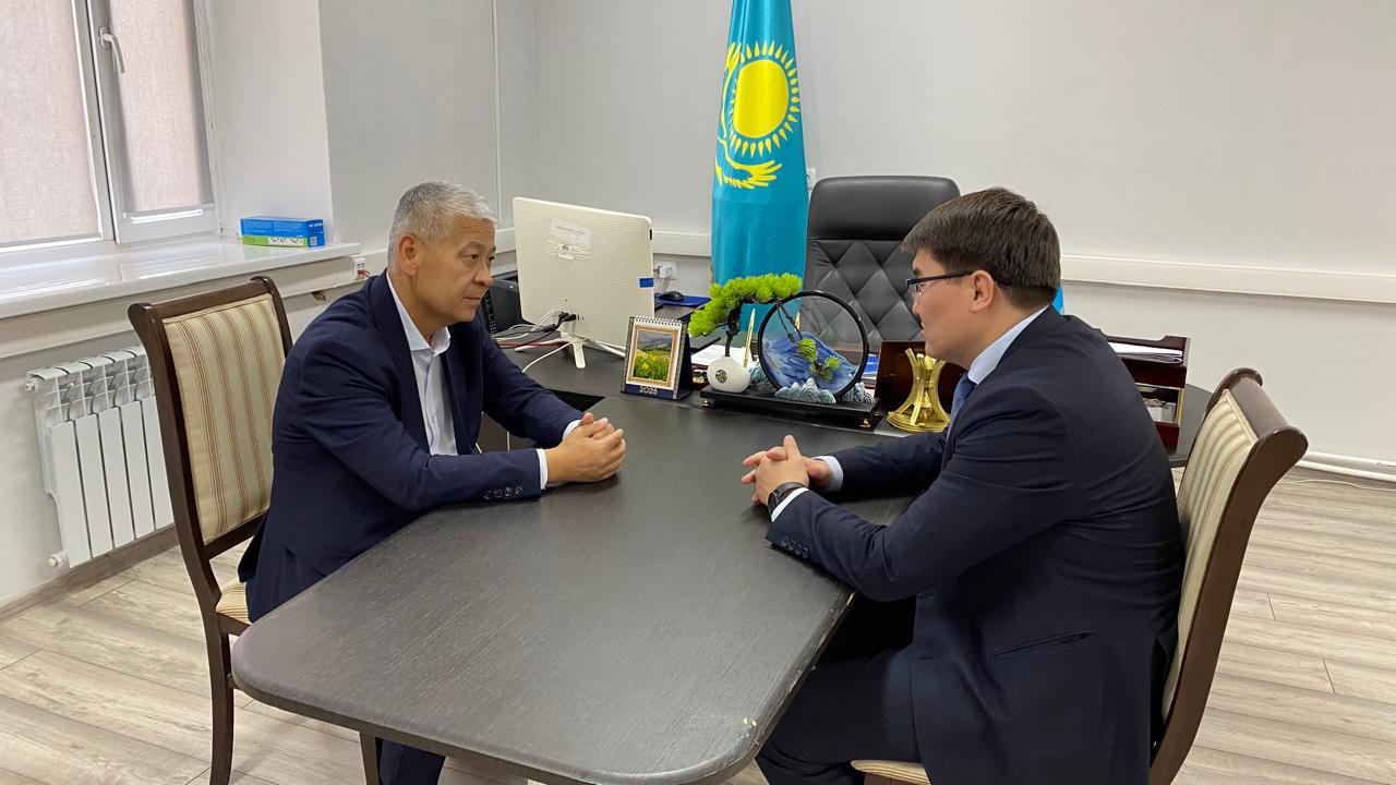 Мемлекеттік қызмет істері агенттігінің Ұлытау облысы бойынша департаментінің басшысымен кездесті