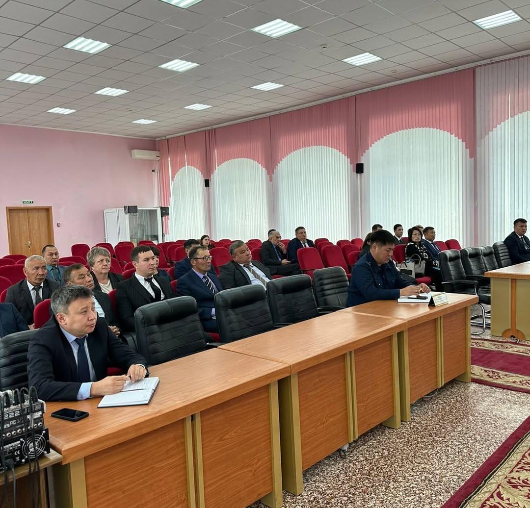 Ауылдық округ әкімдерімен және бөлім басшыларымен аппараттық кеңесте өзекті мәселелер талқыланды